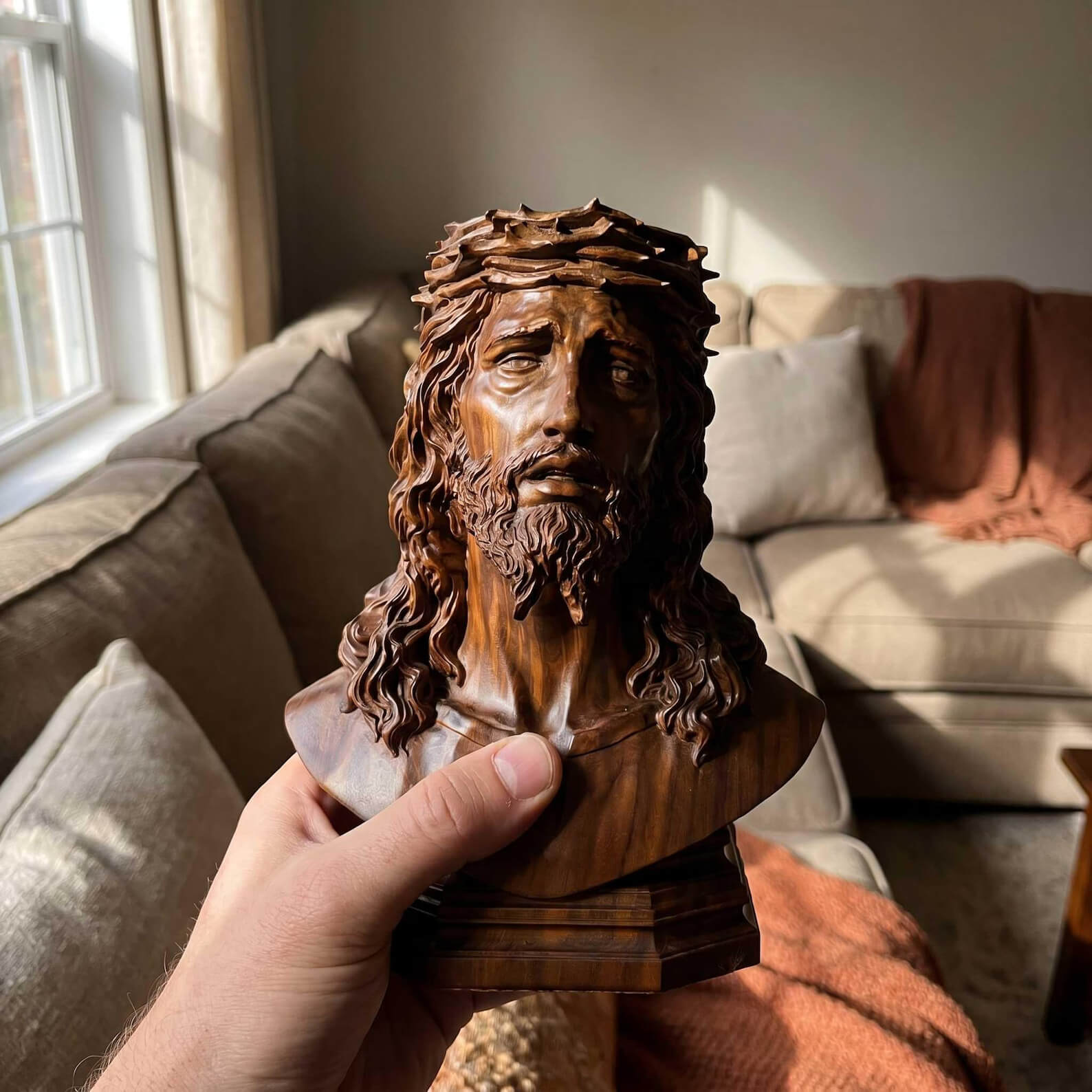 Busto de Jesus Cristo Coroado de Espinhos em Madeira