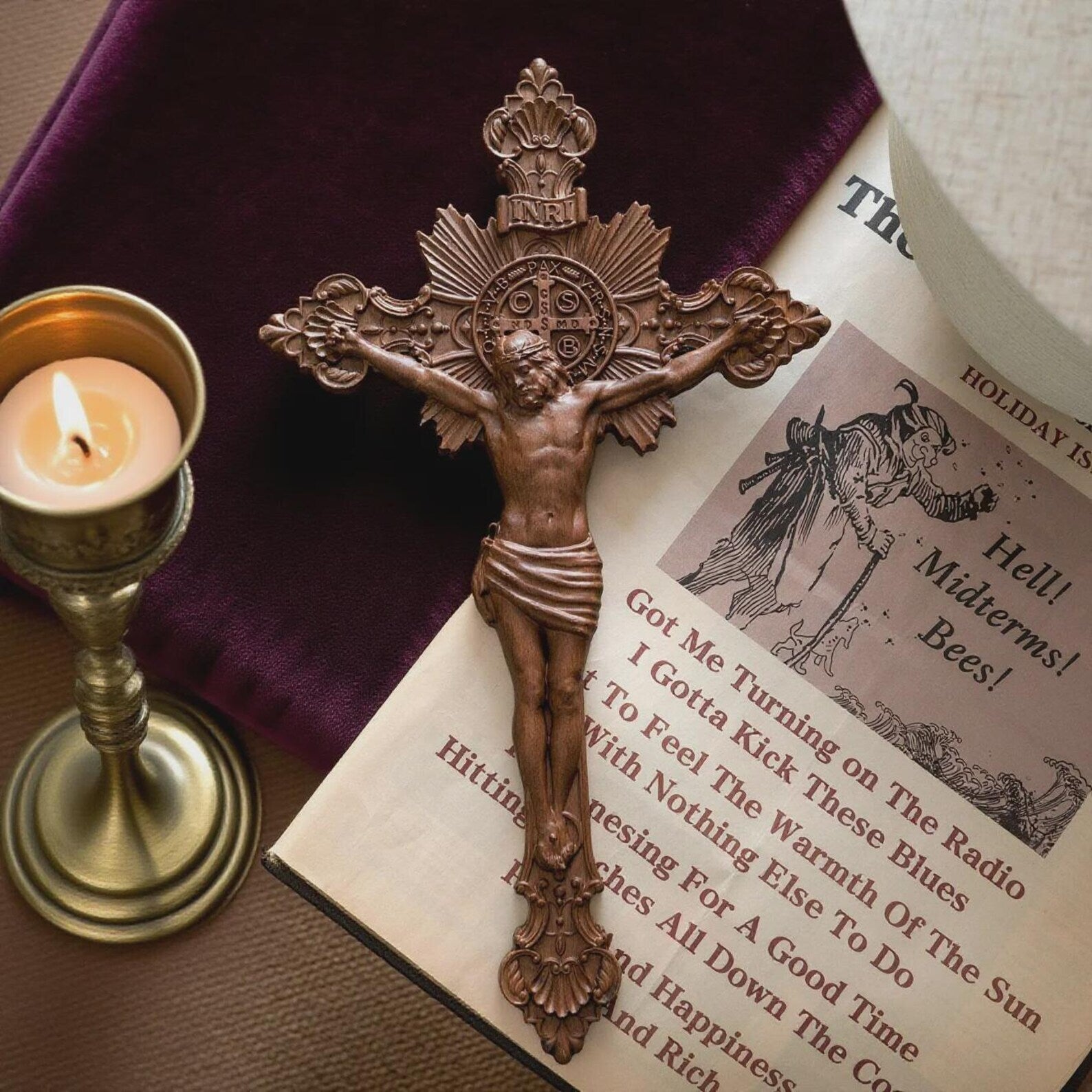 Cruz Exorcista de São Bento Esculpida em Madeira - Sagrado Tesouro