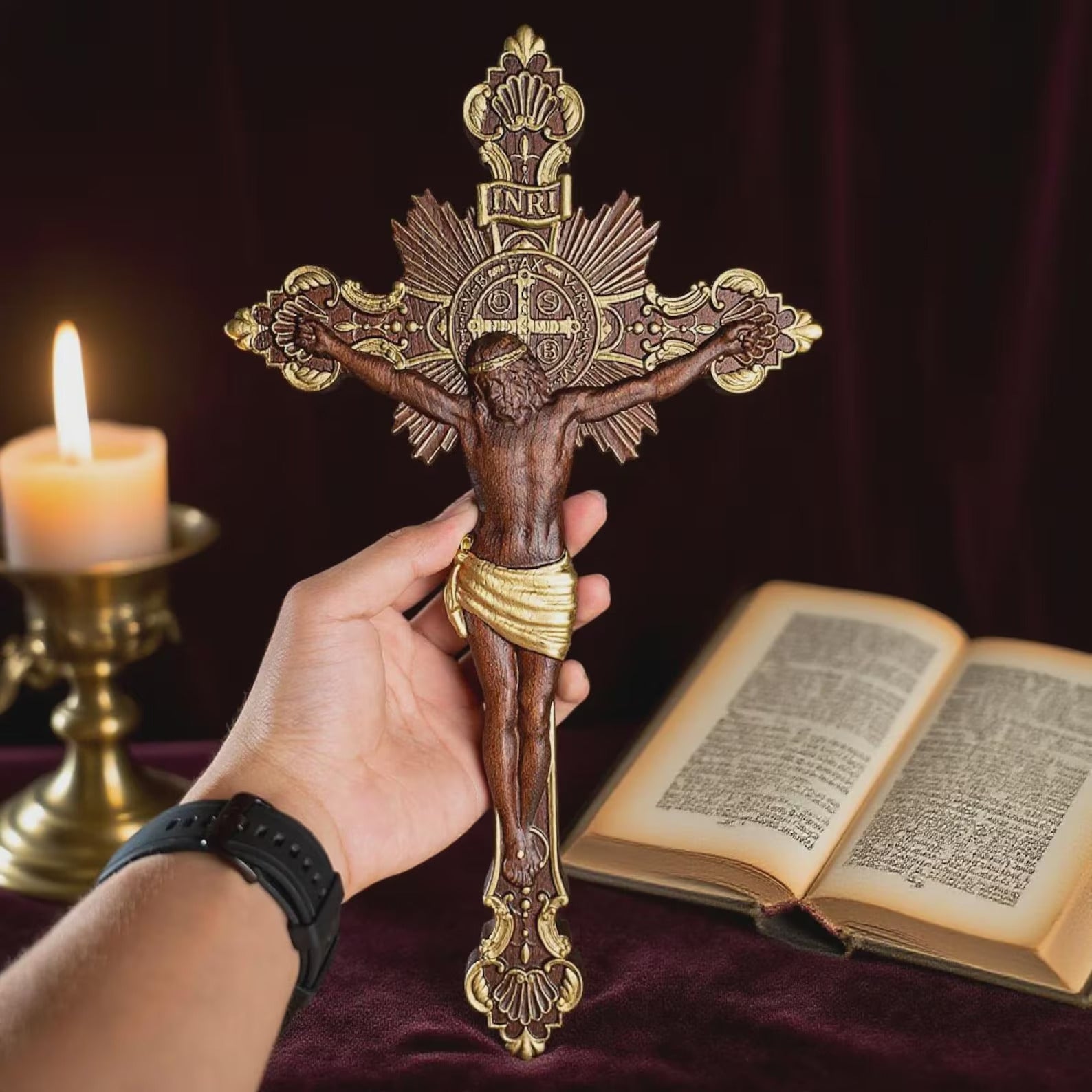 Cruz Exorcista de São Bento Esculpida em Madeira - Sagrado Tesouro