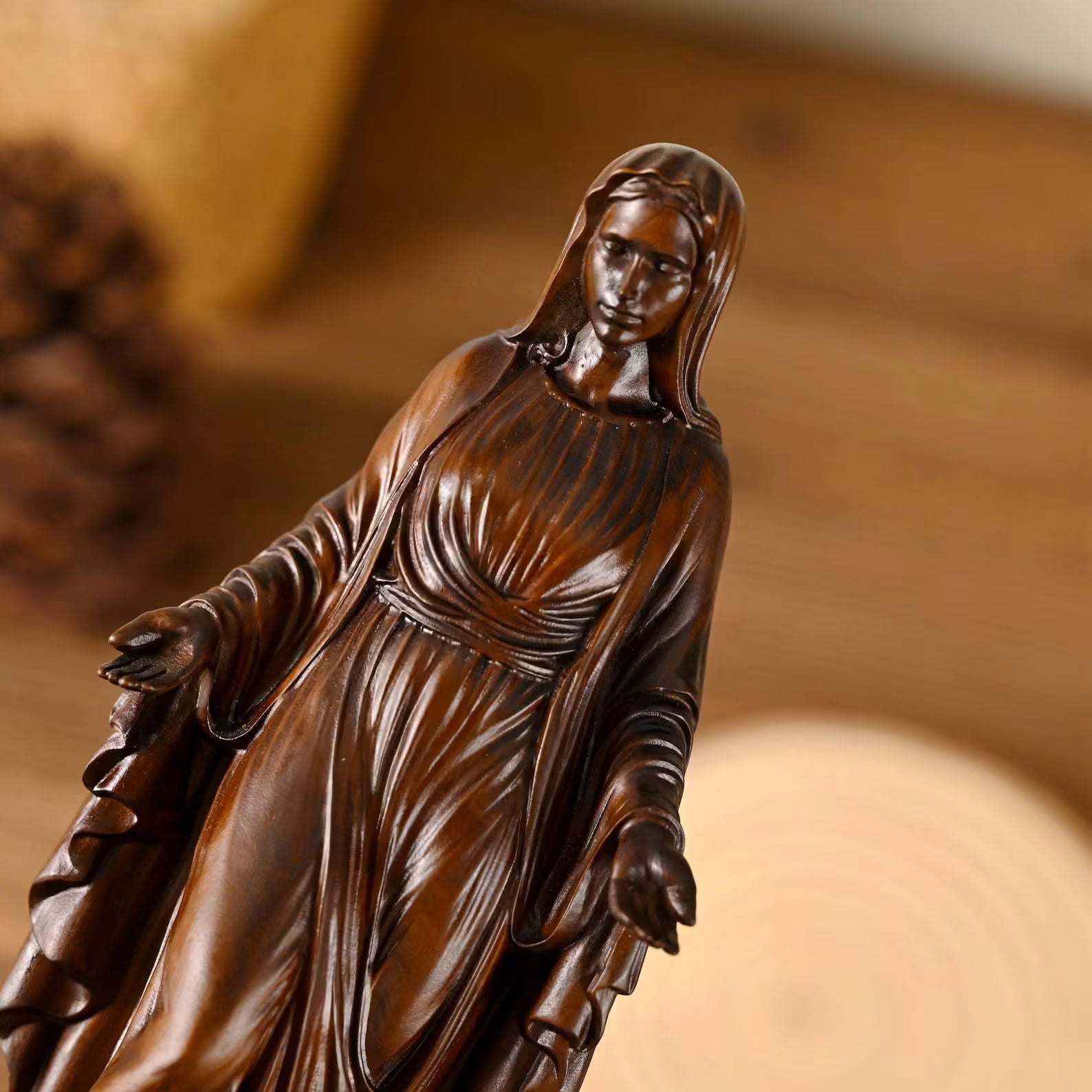 Imagem Virgem Maria em Madeira - Sagrado Tesouro