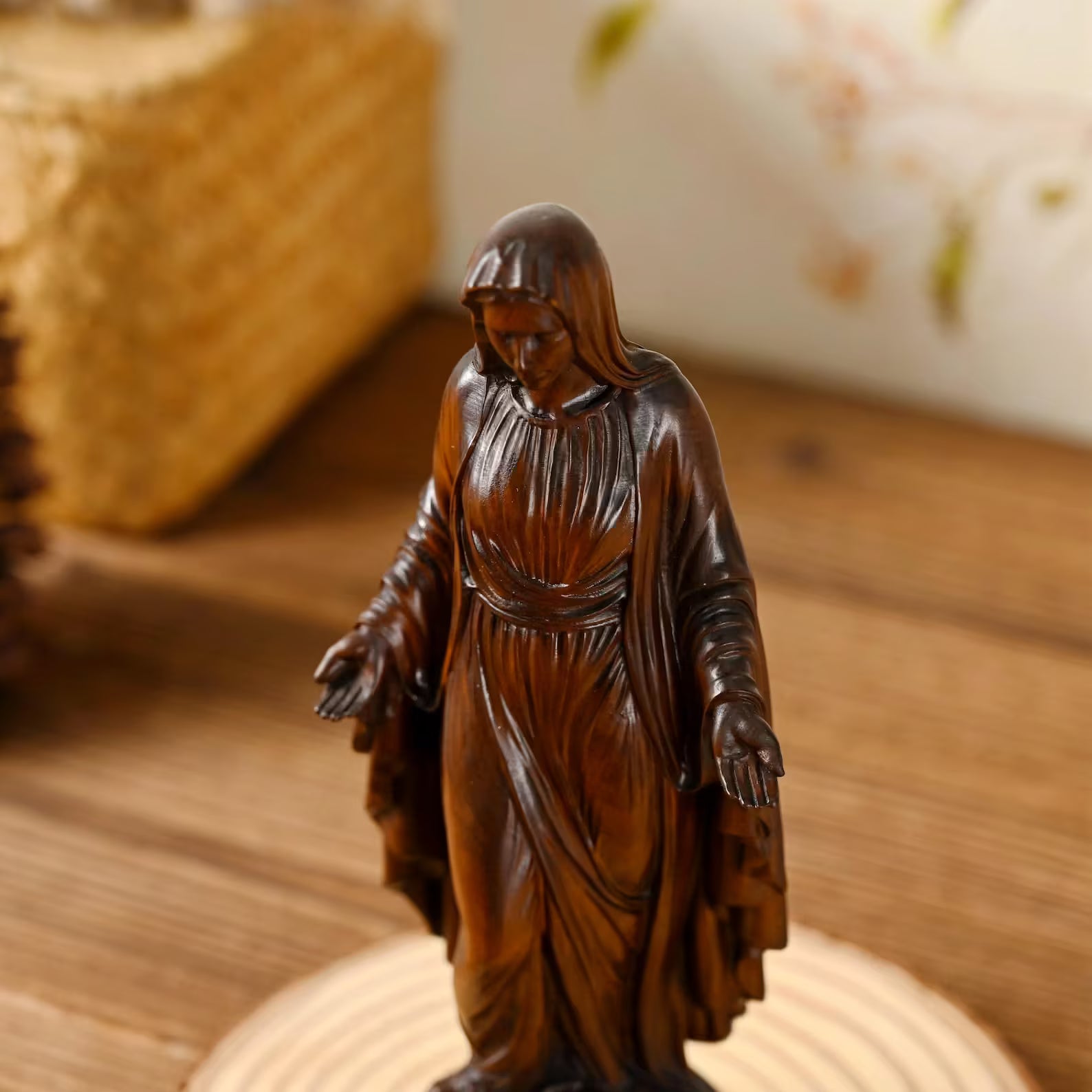 Imagem Virgem Maria em Madeira - Sagrado Tesouro