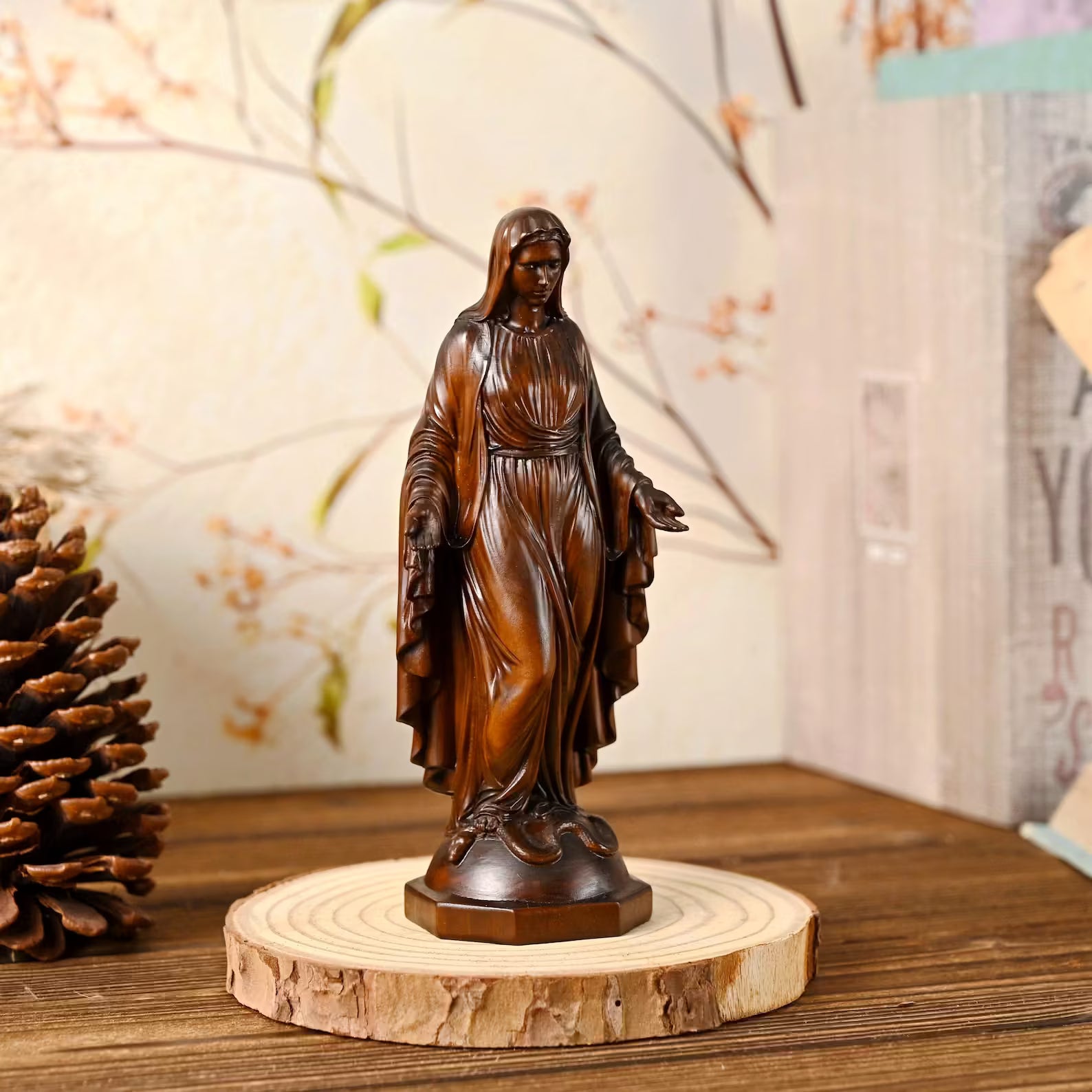 Imagem Virgem Maria em Madeira - Sagrado Tesouro