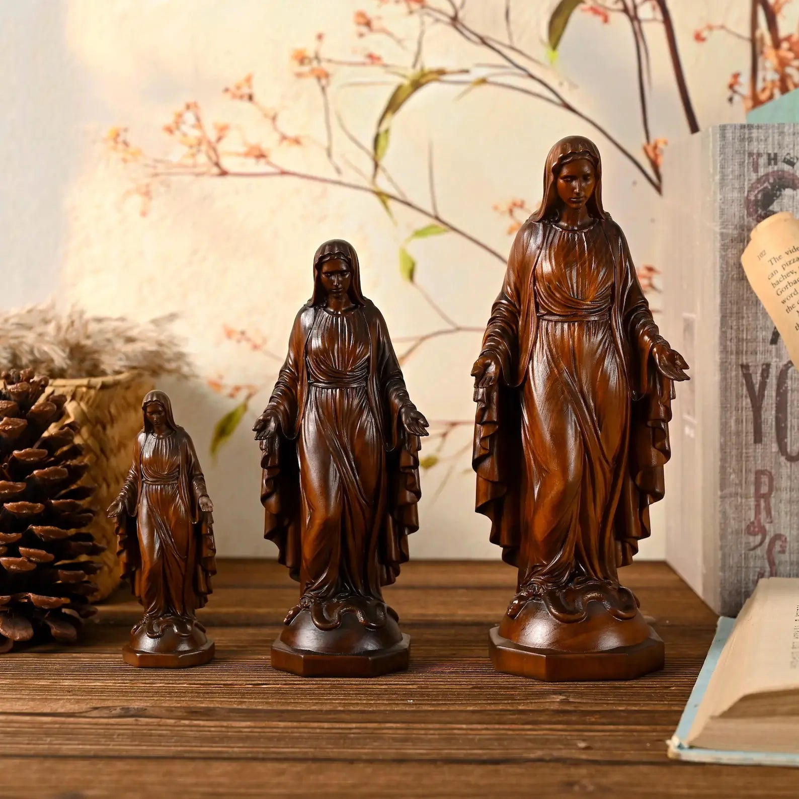 Imagem Virgem Maria em Madeira - Sagrado Tesouro