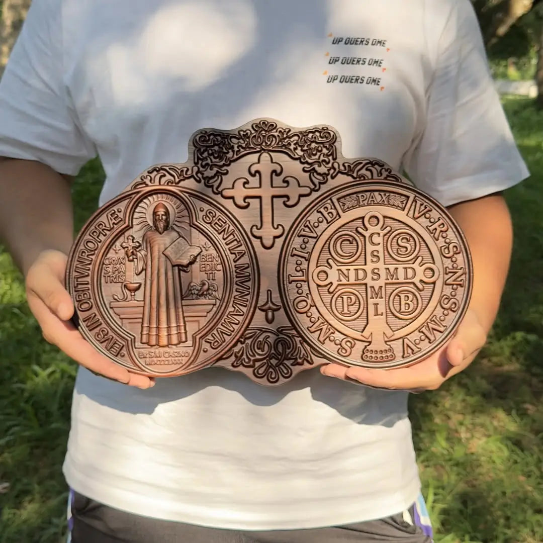 Medalha de São Bento em Madeira - Sagrado Tesouro
