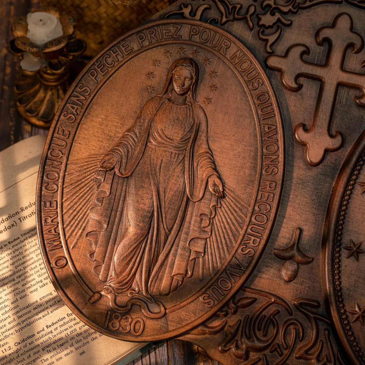 Medalha Milagrosa Nossa Senhora das Graças Escultura - detalhes