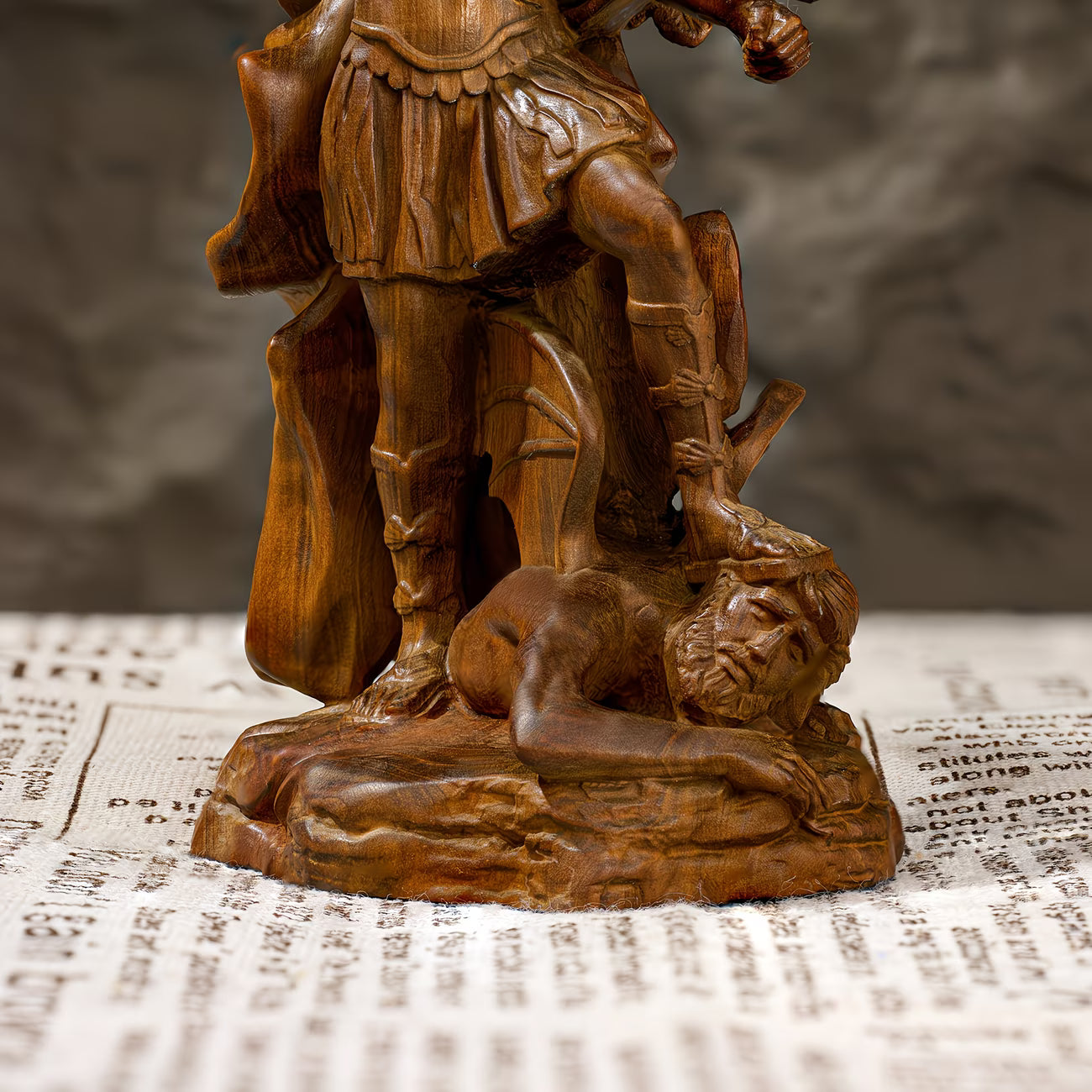 Escultura São Miguel Arcanjo em Madeira - Sagrado Tesouro