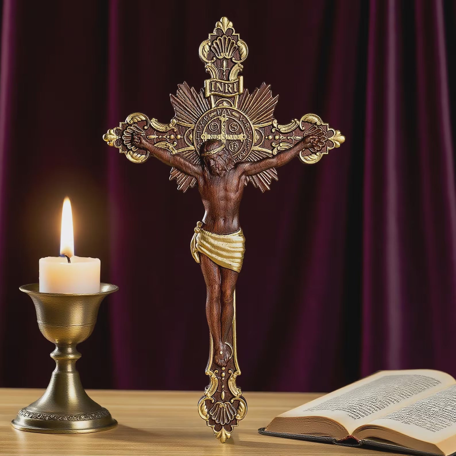 Cruz Exorcista de São Bento Esculpida em Madeira - Sagrado Tesouro
