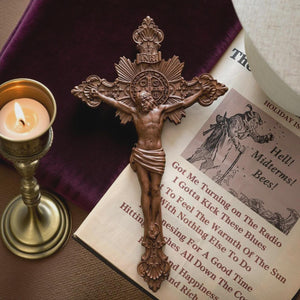 Cruz Exorcista de São Bento Esculpida em Madeira - Sagrado Tesouro