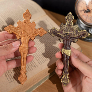 Cruz Exorcista de São Bento Esculpida em Madeira - Sagrado Tesouro