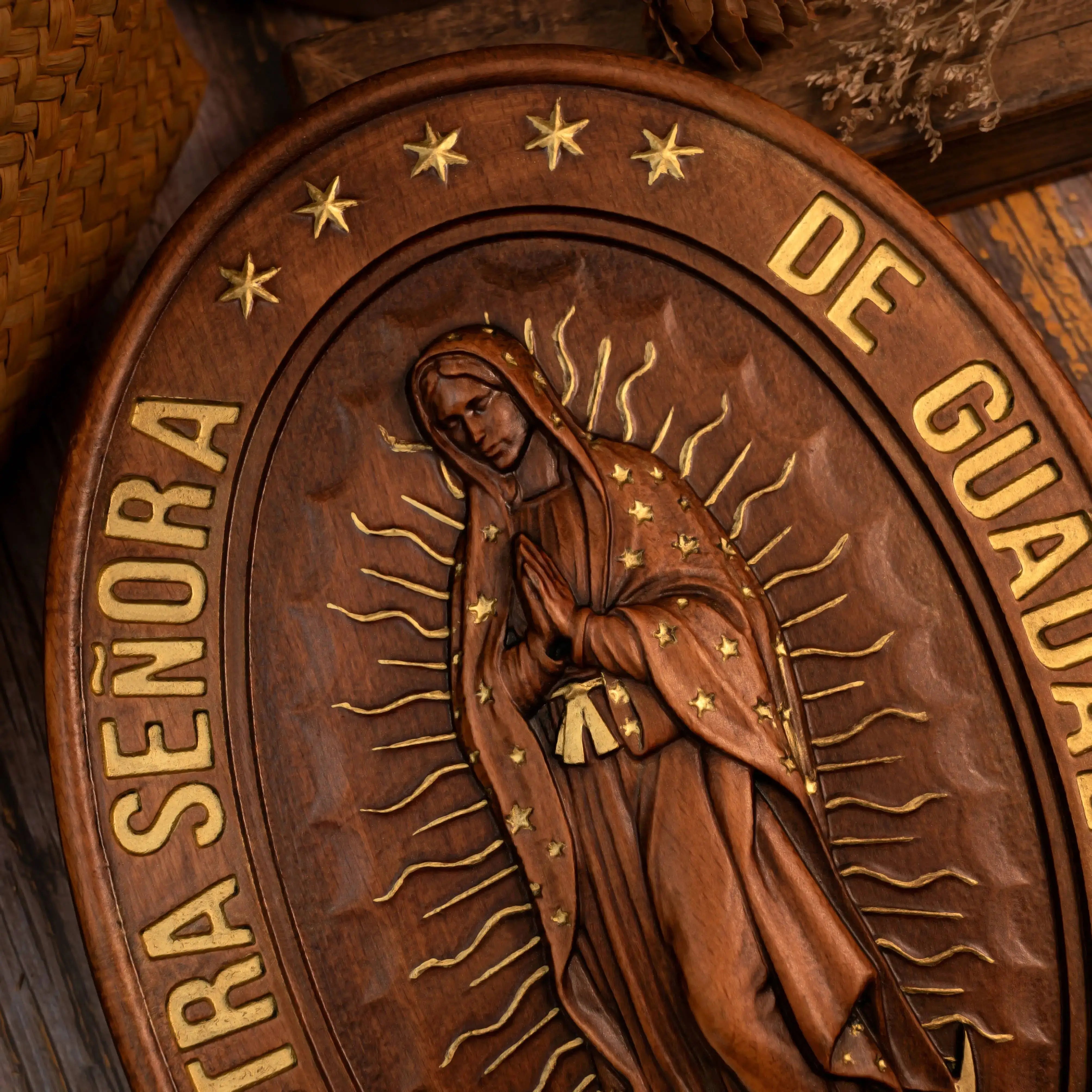 Escultura Nossa Senhora de Guadalupe de Madeira - Sagrado Tesouro