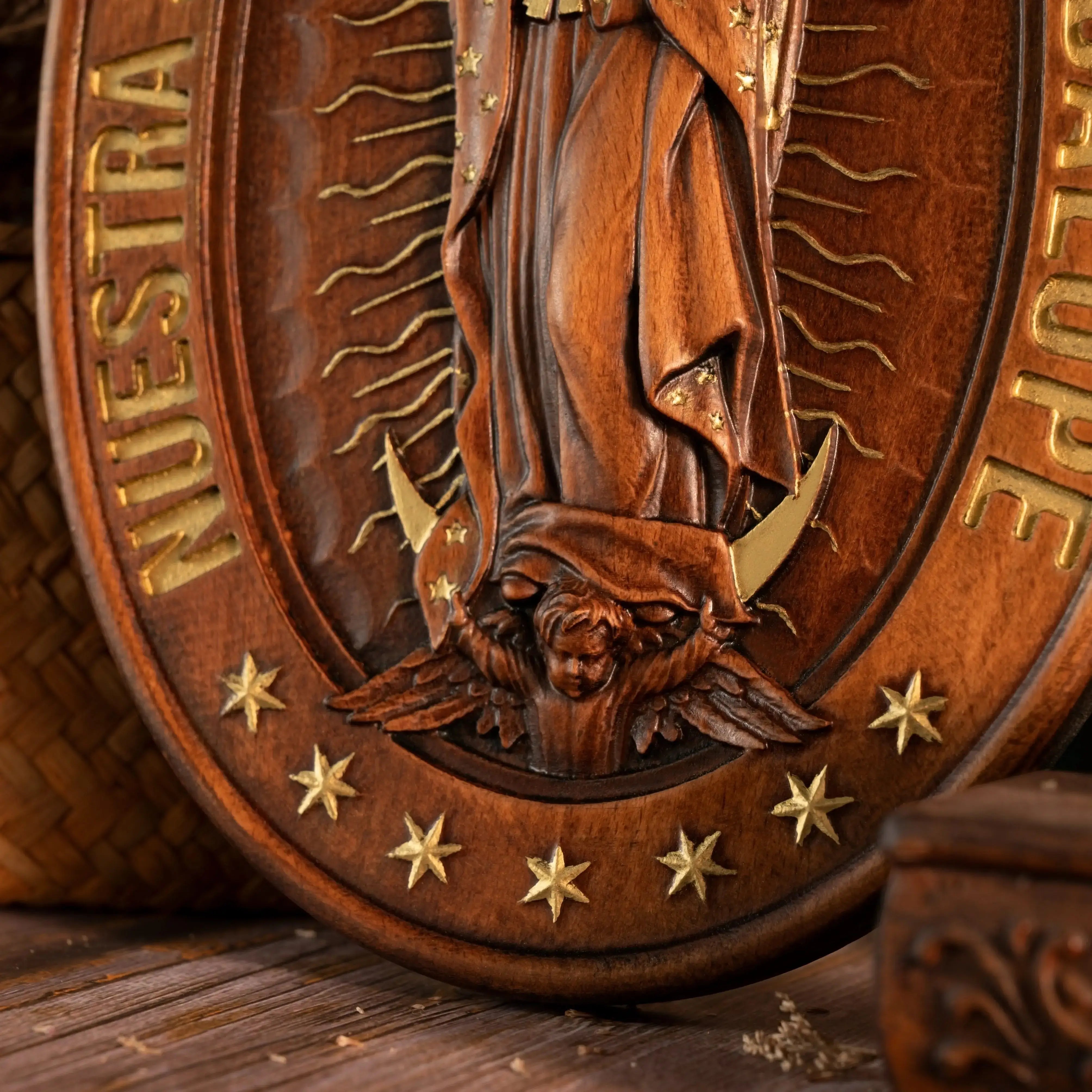 Escultura Nossa Senhora de Guadalupe de Madeira - Sagrado Tesouro