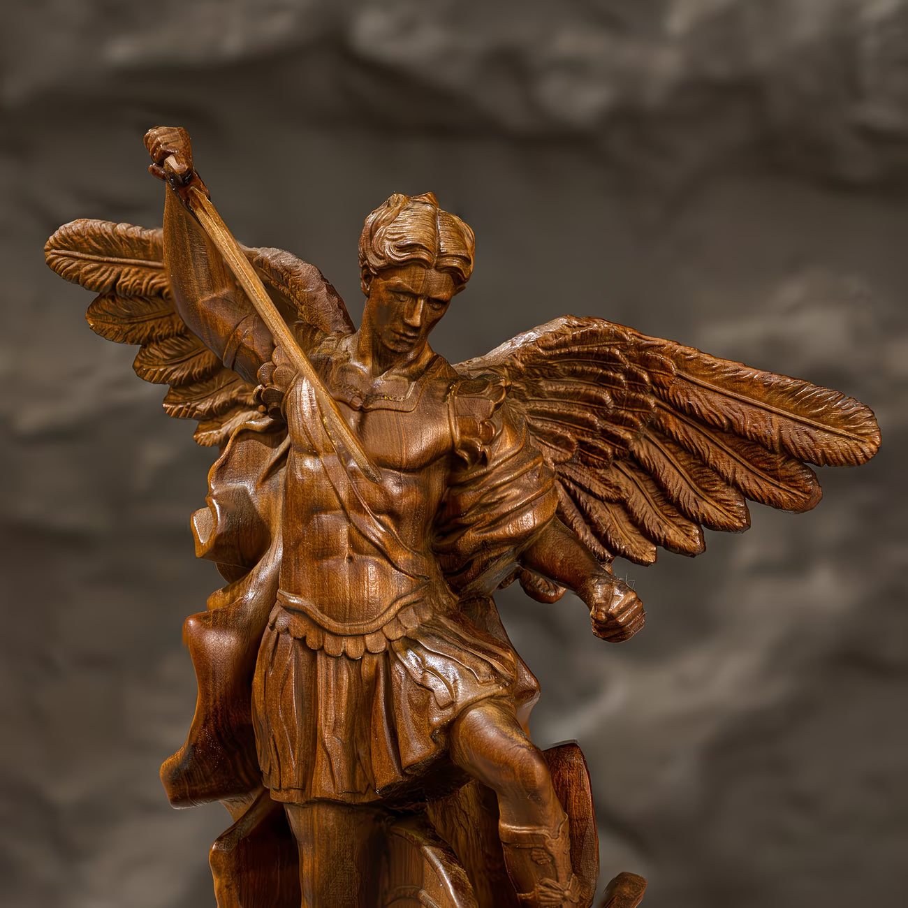 Escultura São Miguel Arcanjo em Madeira - Sagrado Tesouro