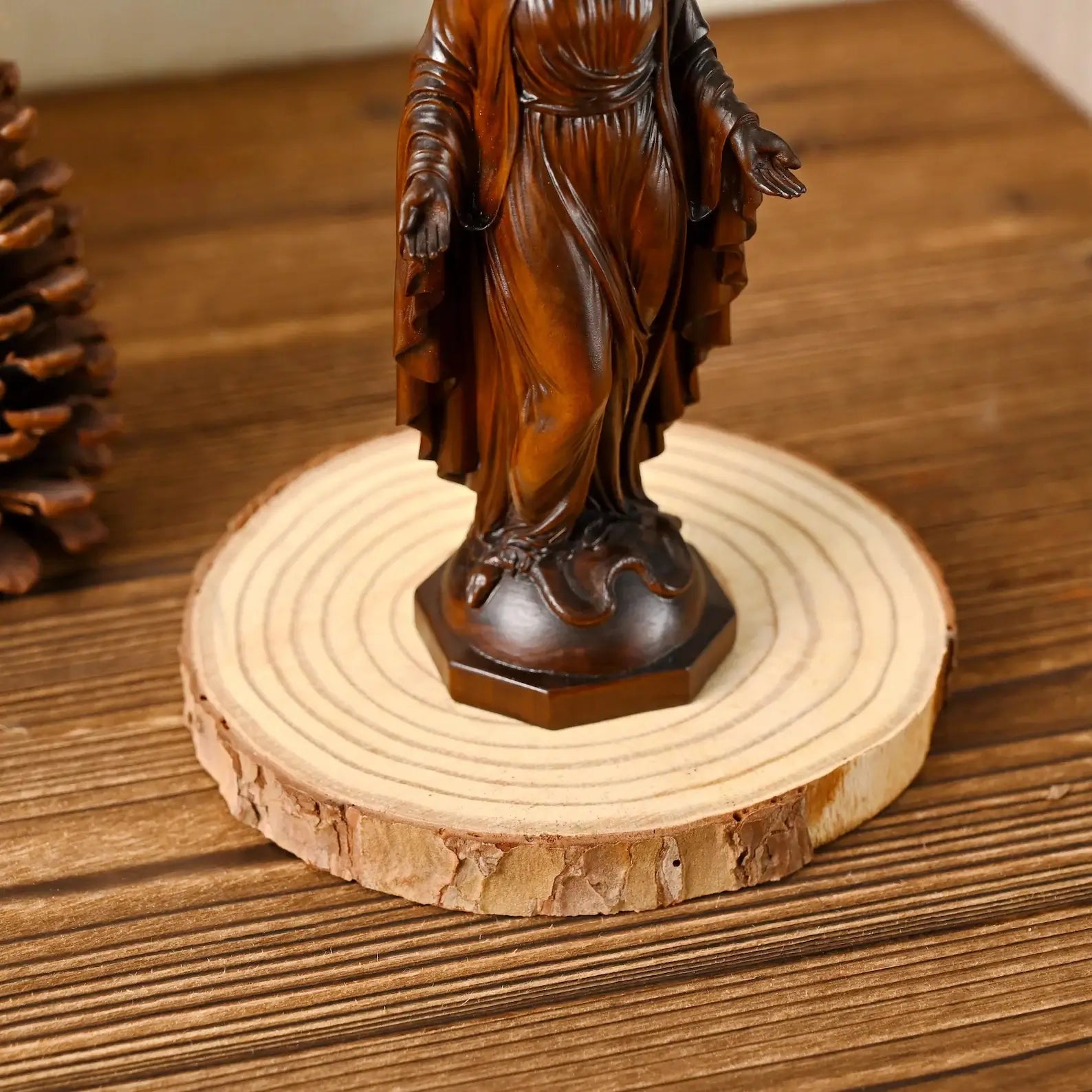 Imagem Virgem Maria em Madeira - Sagrado Tesouro