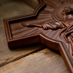 Cruz de Escultura em Madeira da Ascensão de Jesus - Sagrado Tesouro