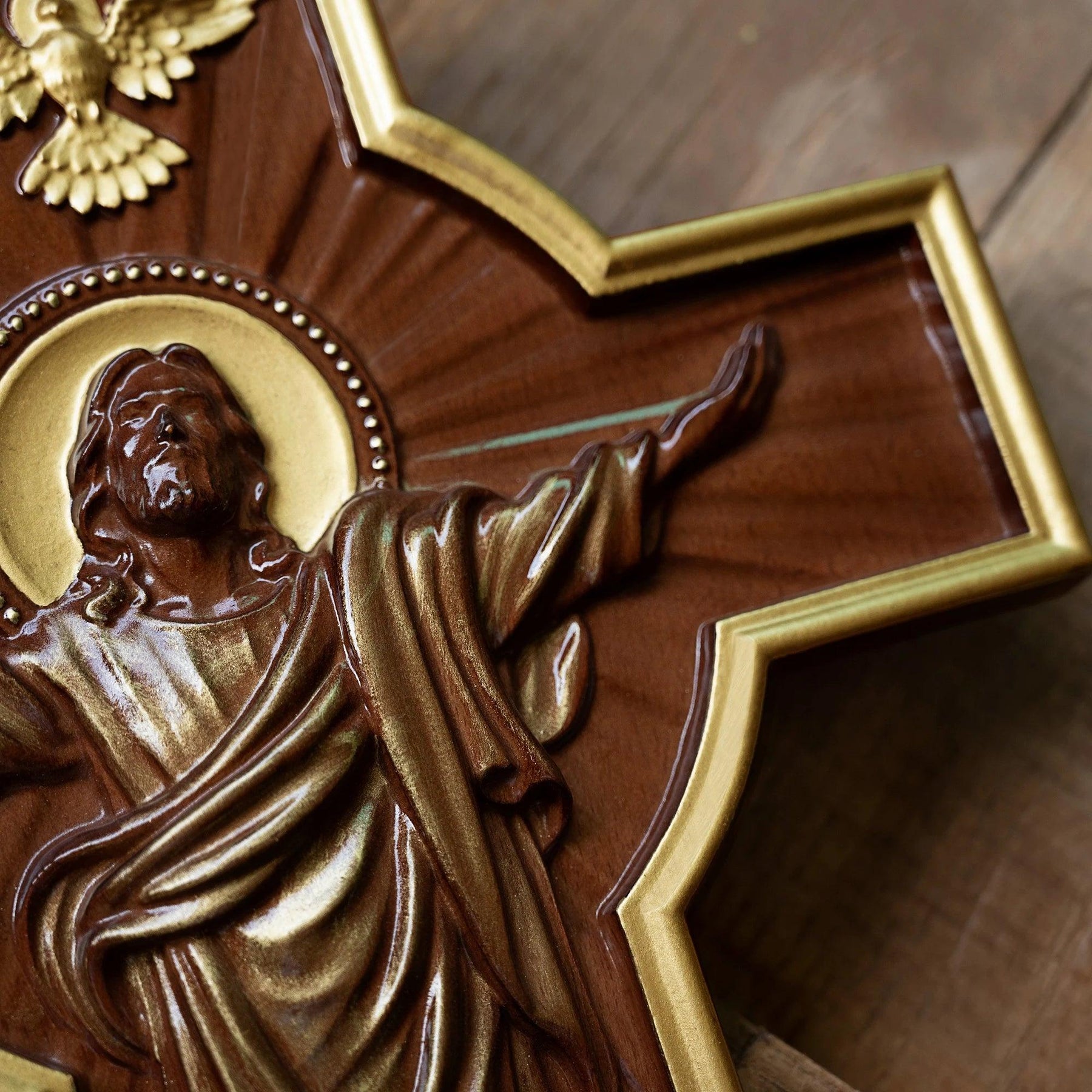 Cruz de Escultura em Madeira da Ascensão de Jesus - Sagrado Tesouro