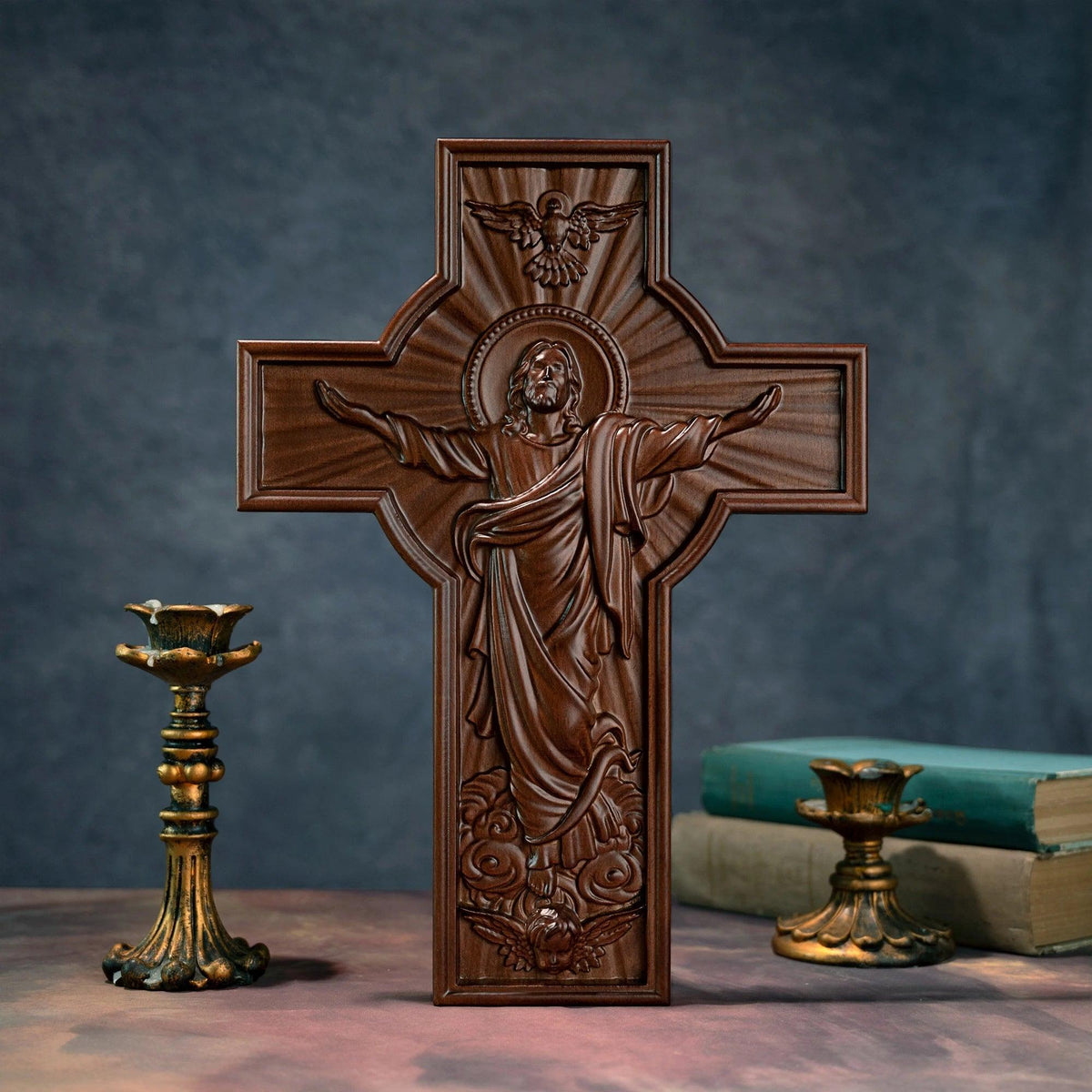 Escultura Ascensão de Jesus Cristo em Madeira entre castiçais - Sagrado Tesouro