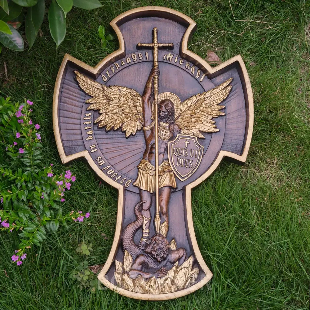 Escultura São Miguel Arcanjo em Madeira - detalhes