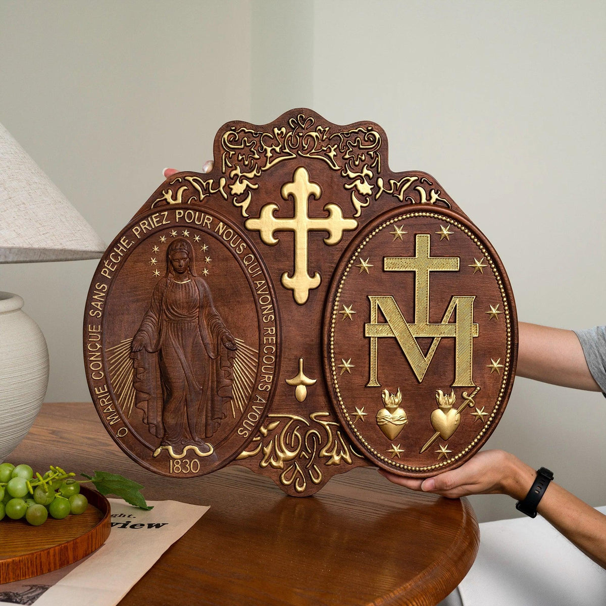 Medalha Milagrosa Nossa Senhora das Graças Escultura com detalhes dourados - Sagrado Tesouro